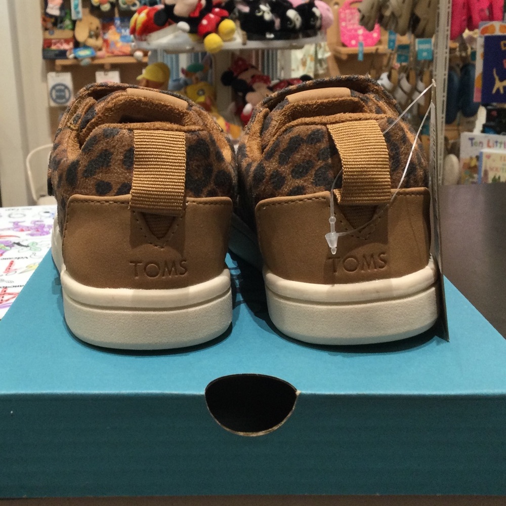 Kids TOMS Cruz Double Strap Color Brown Sugar Mini Leopard Print Multiple Sizes - Picture 3 of 6
